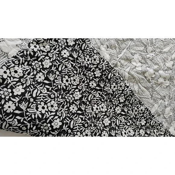 John Robshaw Baby Toddler Suhavi Crib Quilt Blk White Floral Organic Cotton EUC - Picture 8 of 11